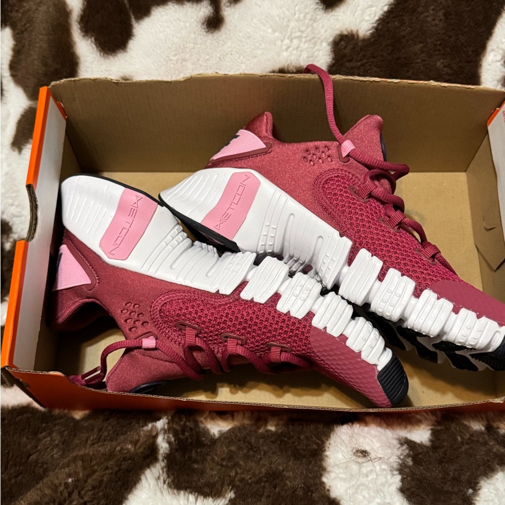 Nike Free Metcon 4 in Sweet Beet and Cave Purple
